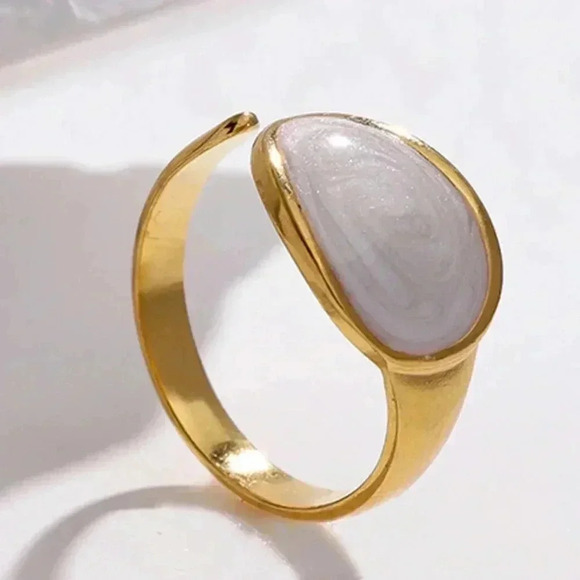 *NEW* 18K Gold Plated Adjustable Stainless  Steel Ring w/ Pearl Luminescence - Picture 4 of 6